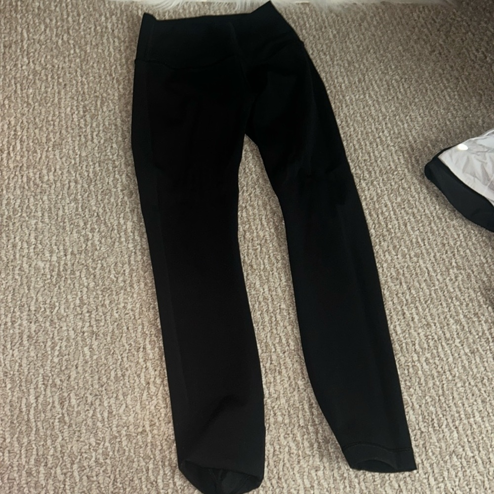 Lululemon wonder under leggings. Size 4. 25 inch.